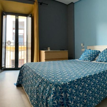 אל פוארטו דה סנטה מריה Baobab Hostal מראה חיצוני תמונה