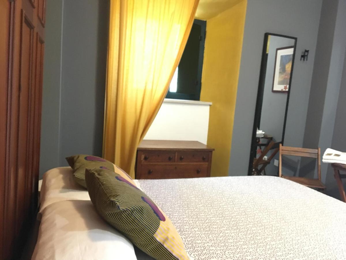 אל פוארטו דה סנטה מריה Baobab Hostal מראה חיצוני תמונה