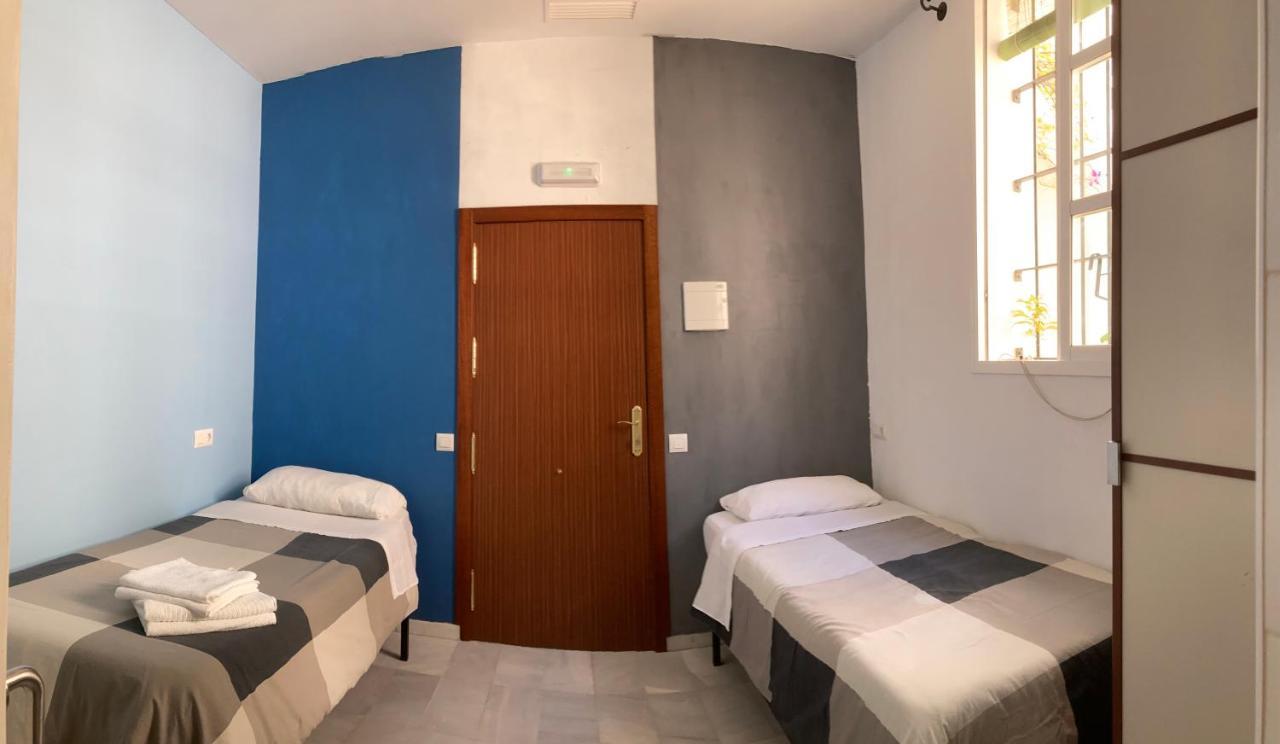 אל פוארטו דה סנטה מריה Baobab Hostal מראה חיצוני תמונה
