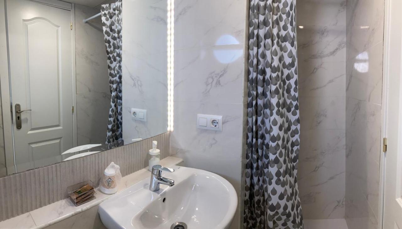 אל פוארטו דה סנטה מריה Baobab Hostal מראה חיצוני תמונה