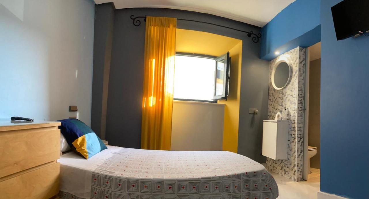 אל פוארטו דה סנטה מריה Baobab Hostal מראה חיצוני תמונה